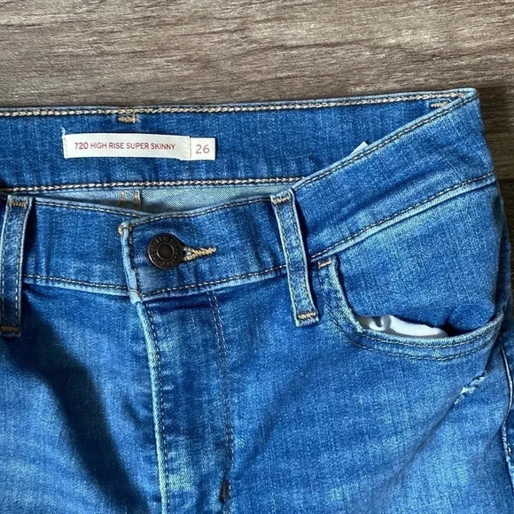 Levis 26 720 High Rise Super Skinny Medium Wash Distressed Jeans - Picture 2 of 8